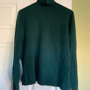 Emerald green 100% cashmere turtleneck from J.Crew. Great condition. Size L
